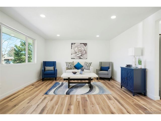 23 University Dr, Longmont, CO 80503