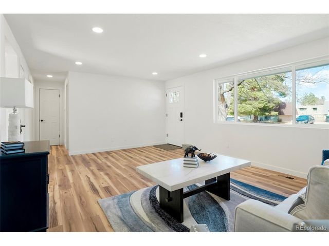 23 University Dr, Longmont, CO 80503