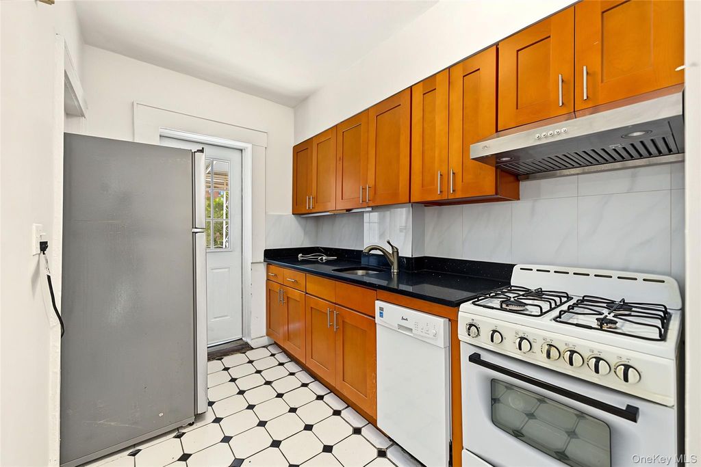66-48 Booth Street, Rego Park, NY 11374 — photo 4