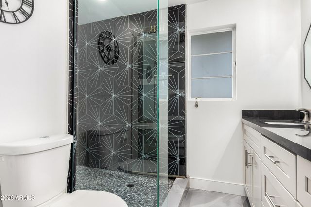 3839 E WHITTON Avenue, Phoenix, AZ 85018