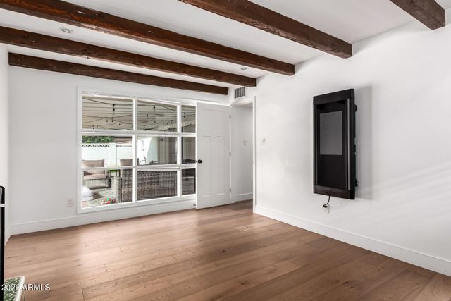 3839 E WHITTON Avenue, Phoenix, AZ 85018