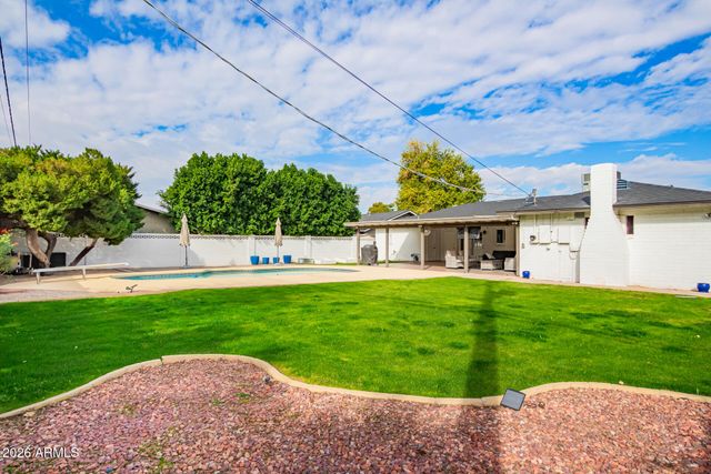 3839 E WHITTON Avenue, Phoenix, AZ 85018