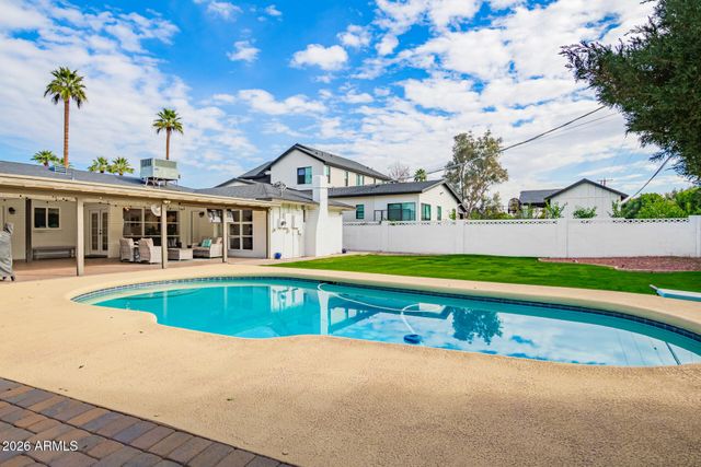 3839 E WHITTON Avenue, Phoenix, AZ 85018