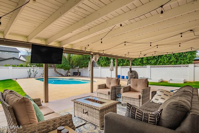 3839 E WHITTON Avenue, Phoenix, AZ 85018