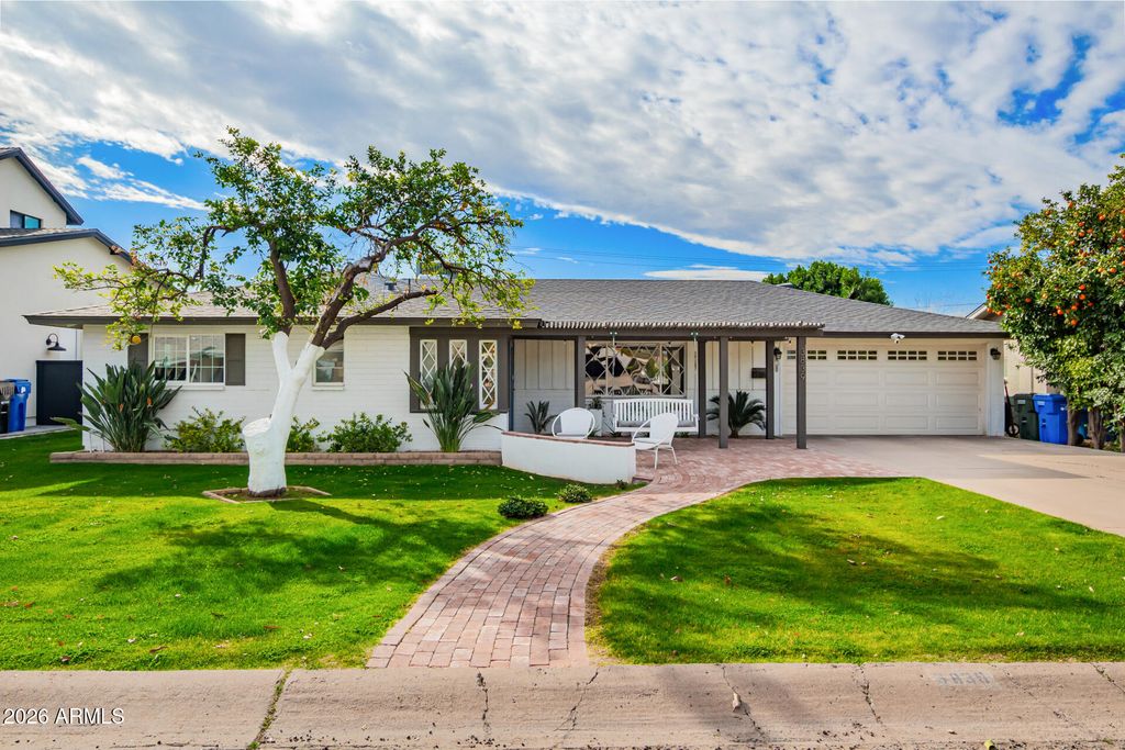 3839 E WHITTON Avenue, Phoenix, AZ 85018