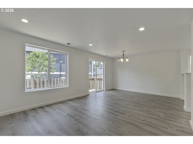 585 Sw 207TH Ave, Beaverton, OR 97006