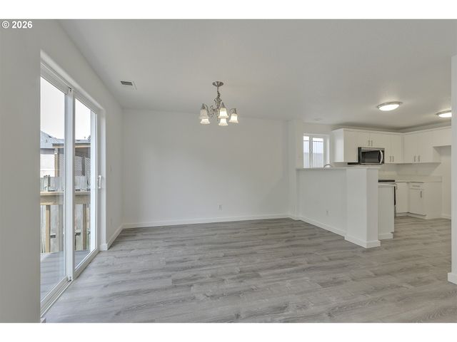 585 Sw 207TH Ave, Beaverton, OR 97006