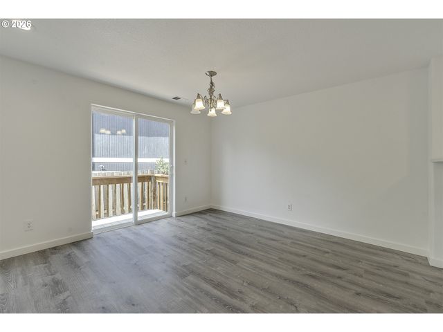 585 Sw 207TH Ave, Beaverton, OR 97006
