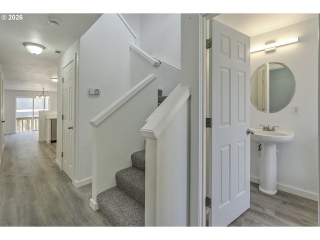585 Sw 207TH Ave, Beaverton, OR 97006