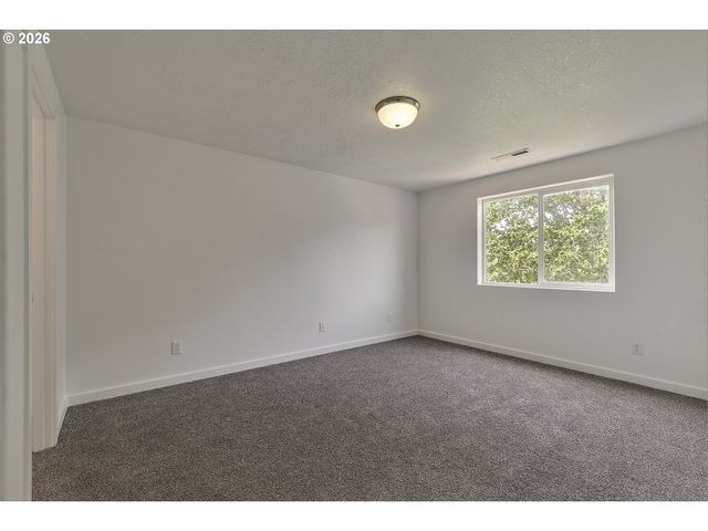 585 Sw 207TH Ave, Beaverton, OR 97006
