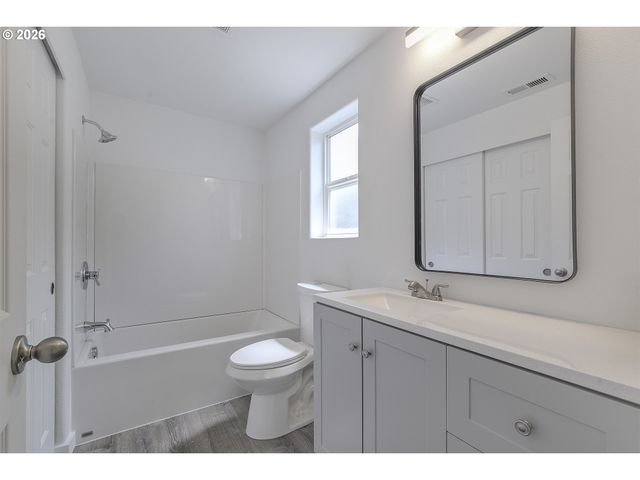 585 Sw 207TH Ave, Beaverton, OR 97006