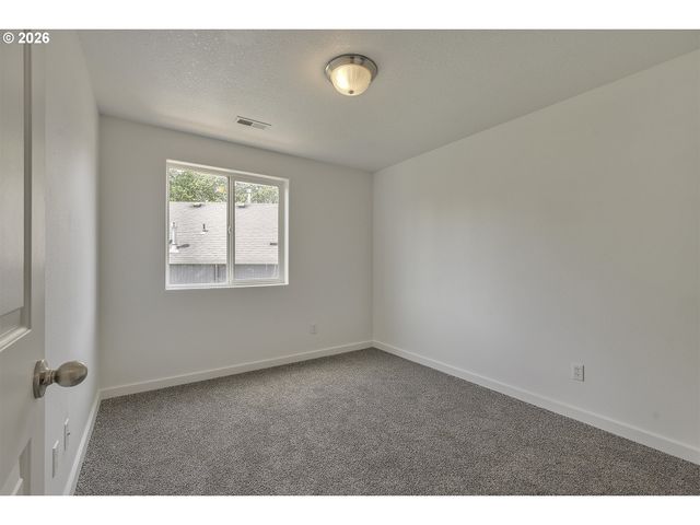 585 Sw 207TH Ave, Beaverton, OR 97006