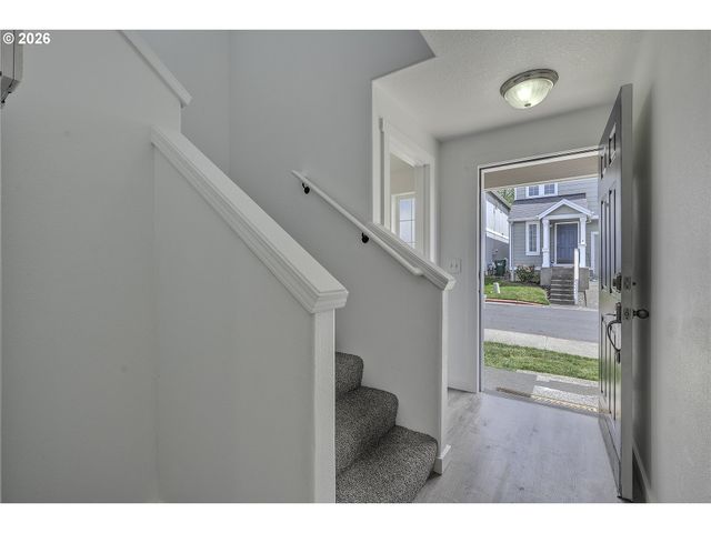 585 Sw 207TH Ave, Beaverton, OR 97006