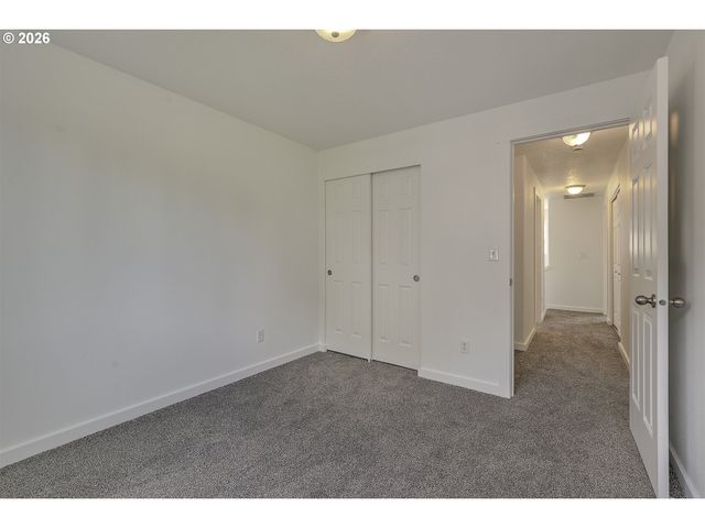 585 Sw 207TH Ave, Beaverton, OR 97006