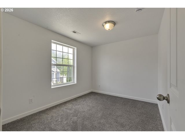 585 Sw 207TH Ave, Beaverton, OR 97006