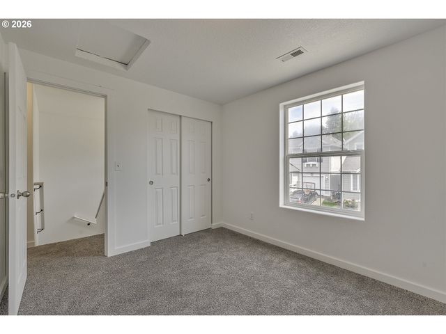 585 Sw 207TH Ave, Beaverton, OR 97006