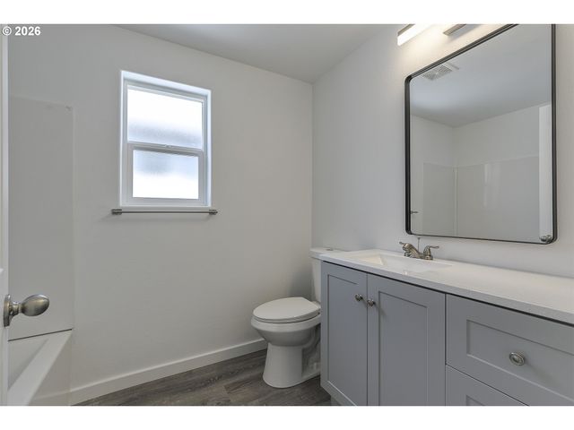 585 Sw 207TH Ave, Beaverton, OR 97006