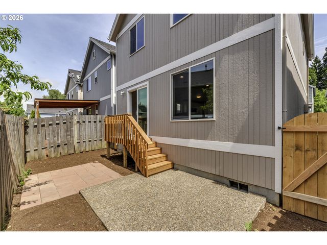 585 Sw 207TH Ave, Beaverton, OR 97006