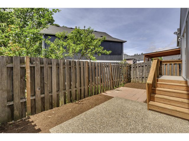 585 Sw 207TH Ave, Beaverton, OR 97006