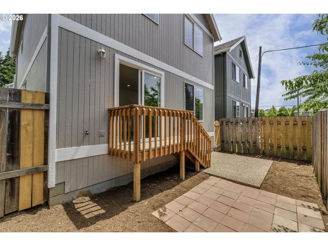 585 Sw 207TH Ave, Beaverton, OR 97006