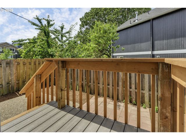 585 Sw 207TH Ave, Beaverton, OR 97006
