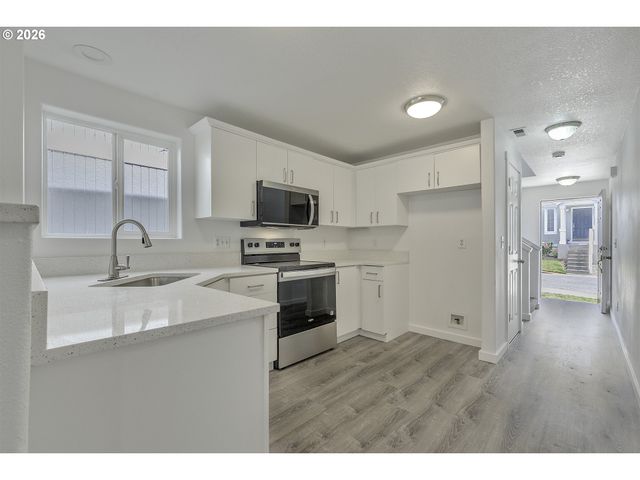 585 Sw 207TH Ave, Beaverton, OR 97006
