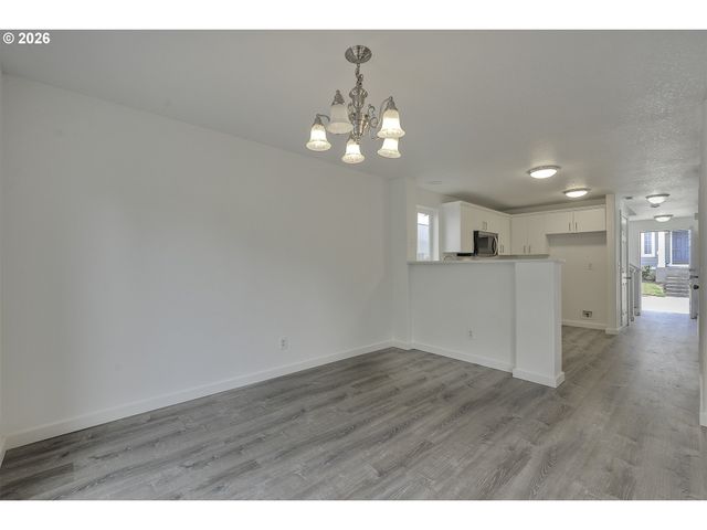 585 Sw 207TH Ave, Beaverton, OR 97006