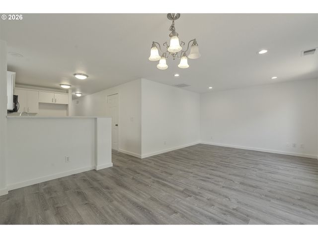 585 Sw 207TH Ave, Beaverton, OR 97006
