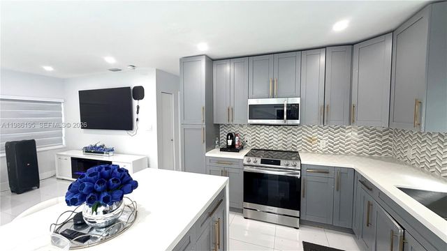 14401 Boggs Dr, Miami, FL 33176