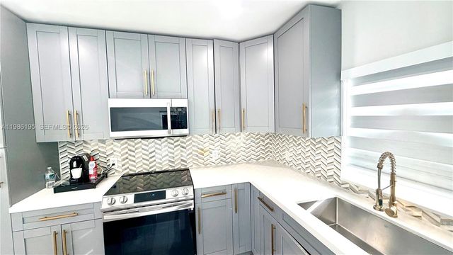 14401 Boggs Dr, Miami, FL 33176