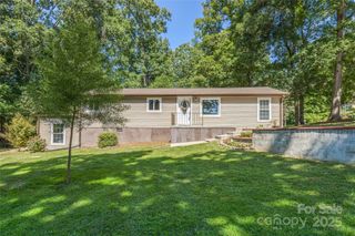 425 Lyndhurst Drive, Hendersonville, NC 28791