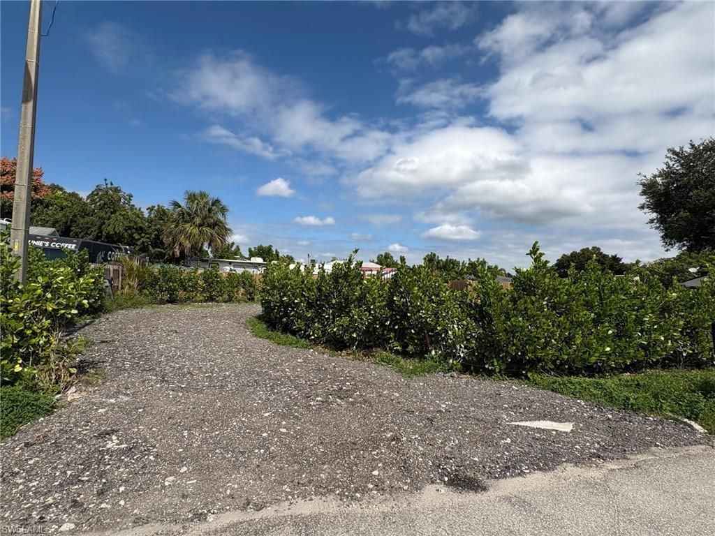418 Cactus CIR, LEHIGH ACRES, FL 33936 — photo 2
