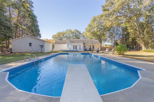 1026 Crestview Road, Anderson, SC 29621