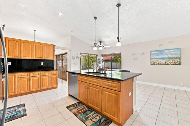 6013 NW 47th Place, Coral Springs, FL 33067