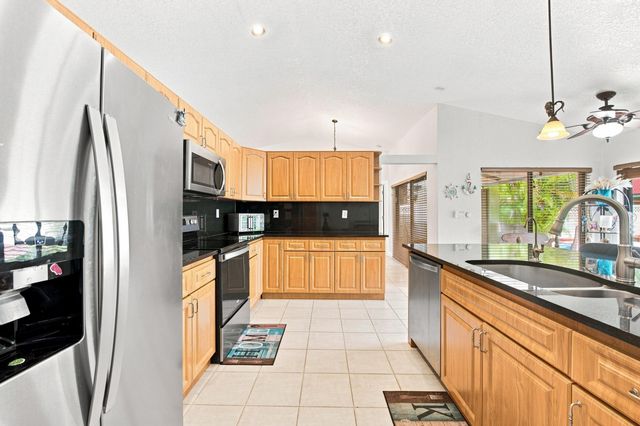 6013 NW 47th Place, Coral Springs, FL 33067