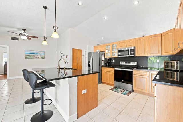 6013 NW 47th Place, Coral Springs, FL 33067