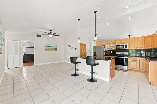 6013 NW 47th Place, Coral Springs, FL 33067
