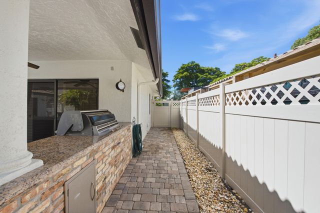 6013 NW 47th Place, Coral Springs, FL 33067