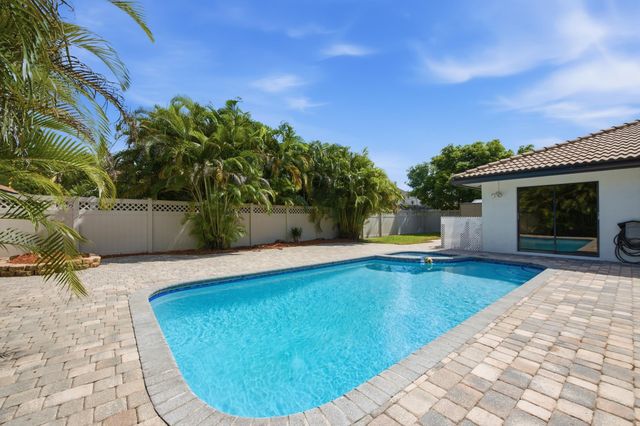 6013 NW 47th Place, Coral Springs, FL 33067
