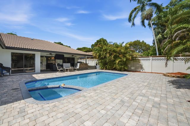 6013 NW 47th Place, Coral Springs, FL 33067