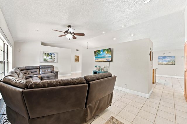 6013 NW 47th Place, Coral Springs, FL 33067