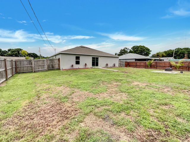 2241 SE Manor Avenue, Port St Lucie, FL 34952