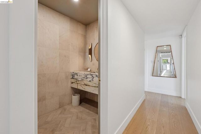 10592 Englewood Dr, Oakland, CA 94605