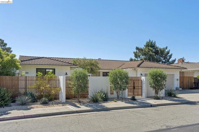 10592 Englewood Dr, Oakland, CA 94605