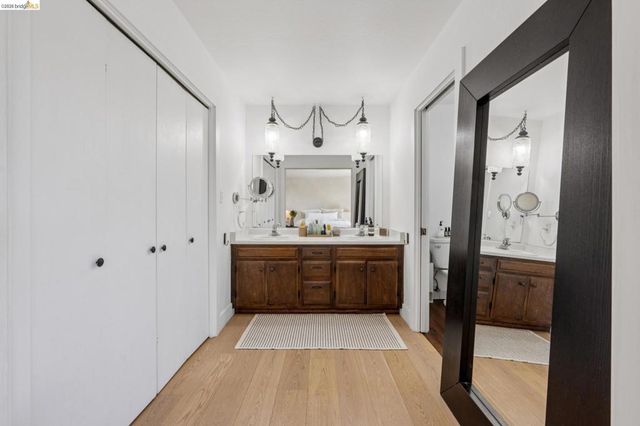 10592 Englewood Dr, Oakland, CA 94605