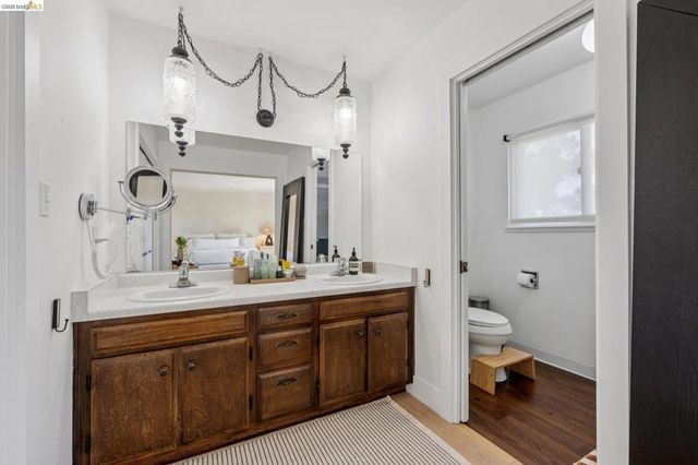 10592 Englewood Dr, Oakland, CA 94605