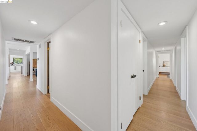 10592 Englewood Dr, Oakland, CA 94605