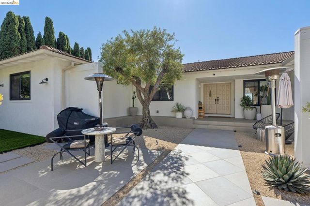 10592 Englewood Dr, Oakland, CA 94605