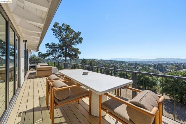 10592 Englewood Dr, Oakland, CA 94605