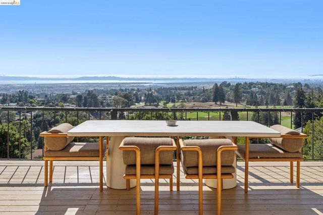 10592 Englewood Dr, Oakland, CA 94605